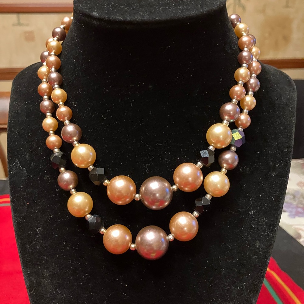 JAPAN NECKLACE WITH GRADUATED PEARLS AND OIL SLICK FACETED CRYSTALS